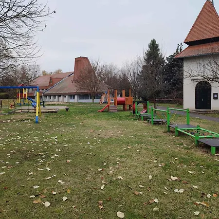 Nyaraló In 48120 Balatonszárszó