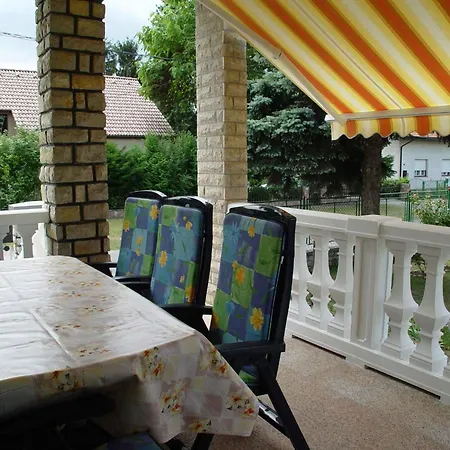 Casa de Férias In 48120 Balatonszarszo